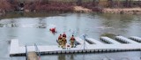 Ćwiczenia sandomierskich strażaków na zbiorniku wodnym przy Bulwarze Marszałka Piłsudskiego. Zobacz zdjęcia