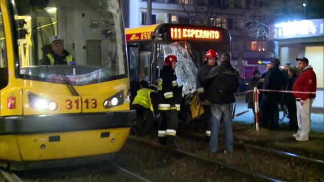 Wypadek na placu Bankowym. Autobus zderzył się z tramwajem