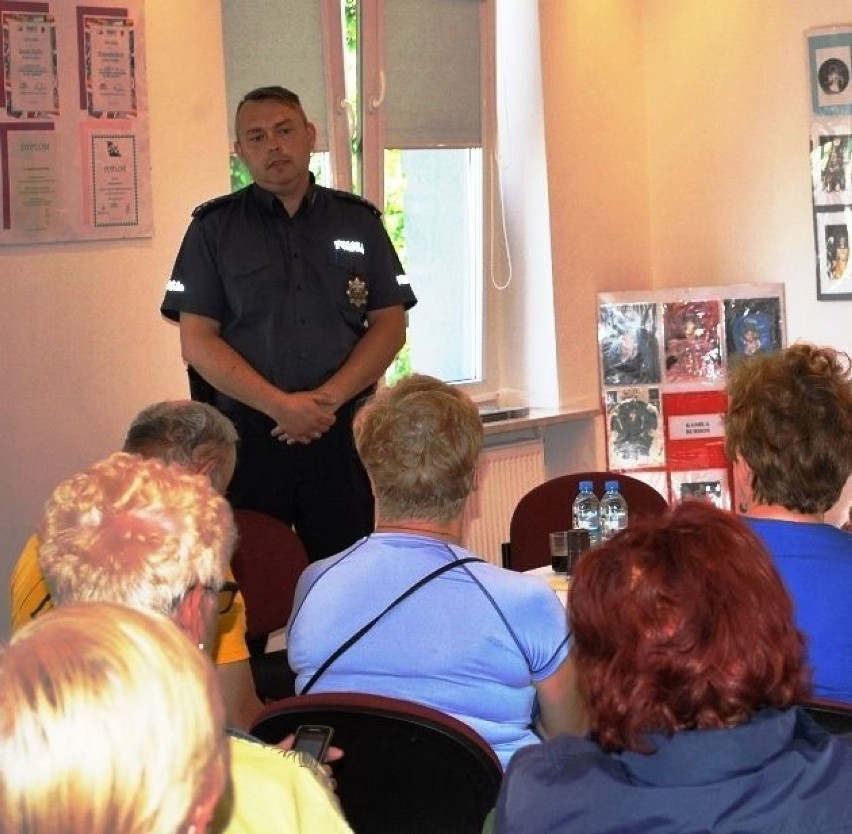 Spotkanie policjantów ze słuchaczami Uniwersytetu Trzeciego Wieku