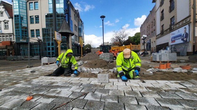 Przebudowa ul. Hawelańskiej i Wełnianego Rynku rozpoczęła się w maju zeszłego roku. Termin zakończenia prac to 18 maja 2024.