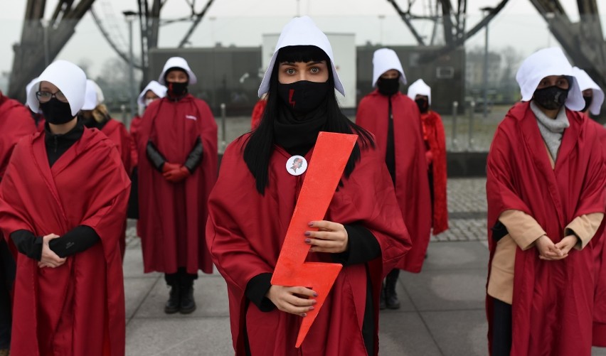 Gliwice: Strajk kobiet w czerwonych szatach! Tak manifestują "podręczne" Zobaczcie ZDJĘCIA