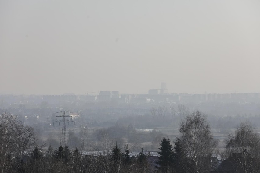 Smog w Małopolsce. Oświęcim, Chrzanów, Wadowice w niechlubnej czołówce. Codzienny raport o stanie powietrza 3.3.2022