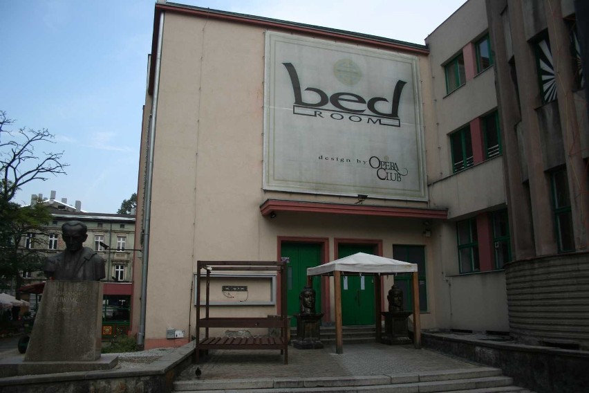 Bedroom Club
- Adres
ul. Moniuszki 4a
- Wystrój
klimat...