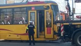Czołowe zderzenie tramwajów w al. Solidarności. Są ranni, zablokowane ulice