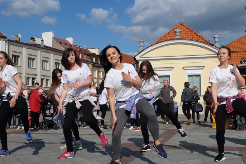 Młodzi tancerze zgromadzili tłumy na Rynku Kościuszki.