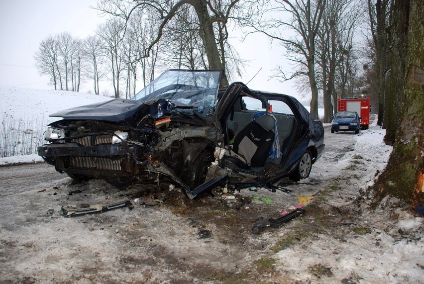 Niebezpiecznie na drogach powiatu. Osiem kolizji i jeden wypadek [ZDJĘCIA]