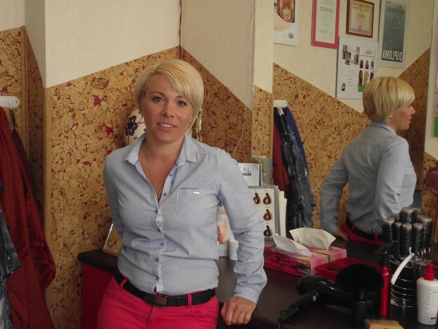 Lucyna Stręk, fryzjerka, Salon Fryzjerski przy ul. Poniatowskiego 24  SMS o treści  GWF.2
