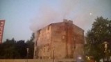 Pożar pustostanu przy Żelaznej w Łodzi. W środku rower miejski [ZDJĘCIA]