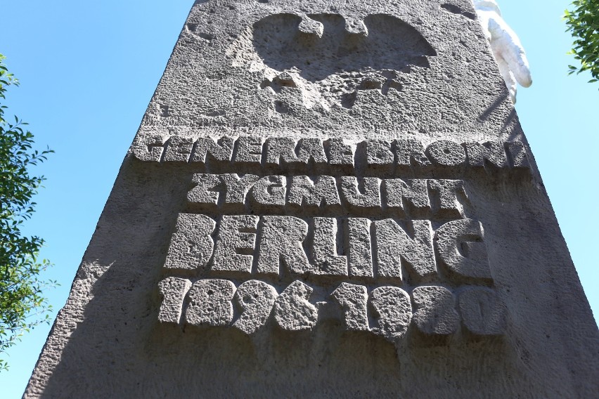 Pomnik generała Berlinga zniknie z Saskiej Kępy. Do końca roku zostanie przeniesiony do Muzeum Historii Polski