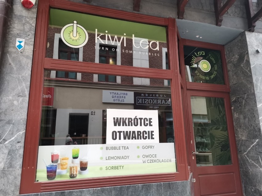 Przy Szewskiej wkrótce otworzy się nowy lokal Kiwi Tea,...