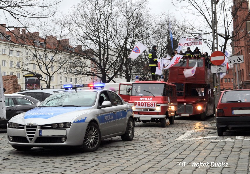 Euro 2012: Protest służb mundurowych w Poznaniu trwa [WIDEO]