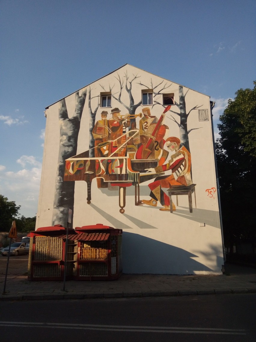 Mural na kamienicy przy ulicy Górnośląskiej w Kaliszu można...