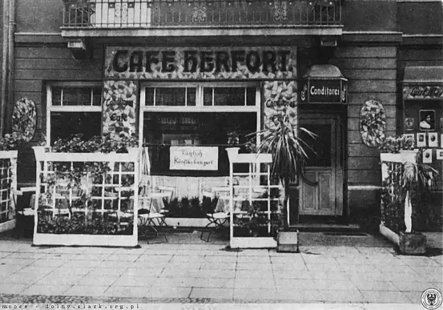 Lata 1930-1939 
Wejście do Cafe Herfort na Placu Grunwaldzkim