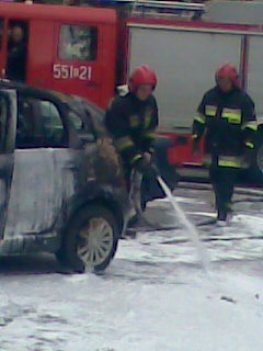Pożar samochodu w Wieluniu. Citroen C3 całkowicie spłonął