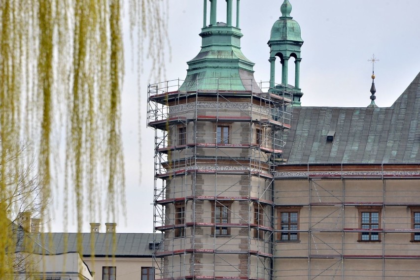 Pałac Biskupów Krakowskich w Kielcach zamknięty do końca maja. Rozpoczął się remont (WIDEO, ZDJĘCIA)