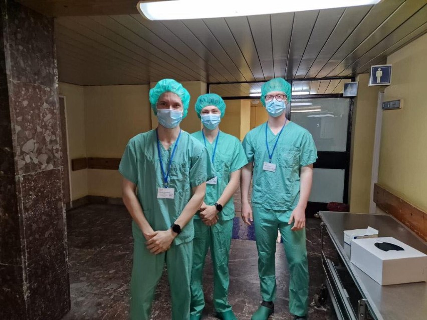 Tak wyglądały zajęcia uczniów III LO w kaliskim szpitalu. ZDJĘCIA