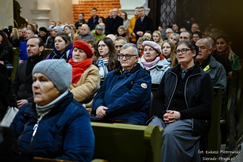 Pasterka w kościele, gdzie królem Polski wybrano Jadwigę - u...