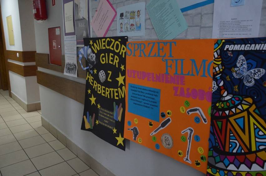 Uczniowie na różne sposoby promowali swoje projektu
