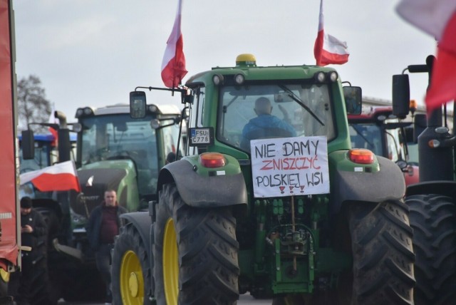 Podczas pierwszego tegorocznego protestu w Gorzowie na ulice miasta wyjechało około 100 rolników.