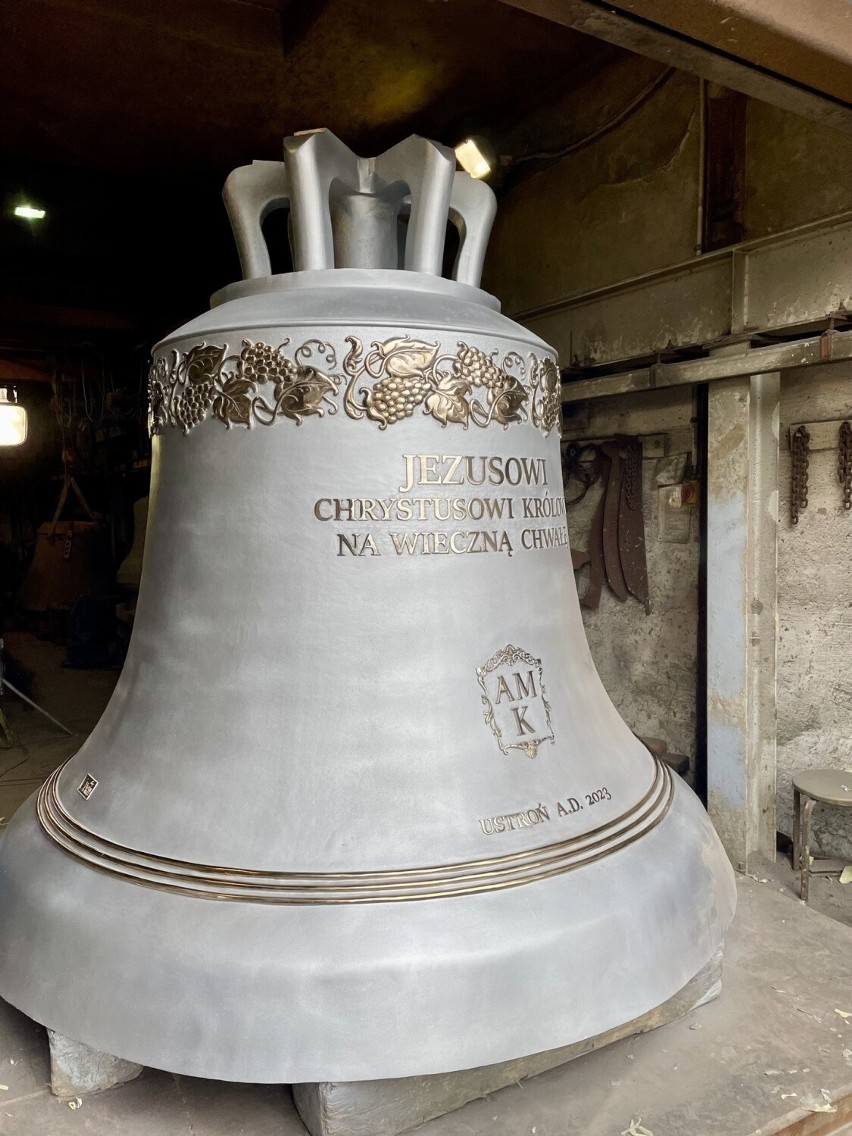 Vox Dei jest siódmym najcięższym dzwonem w Polsce.