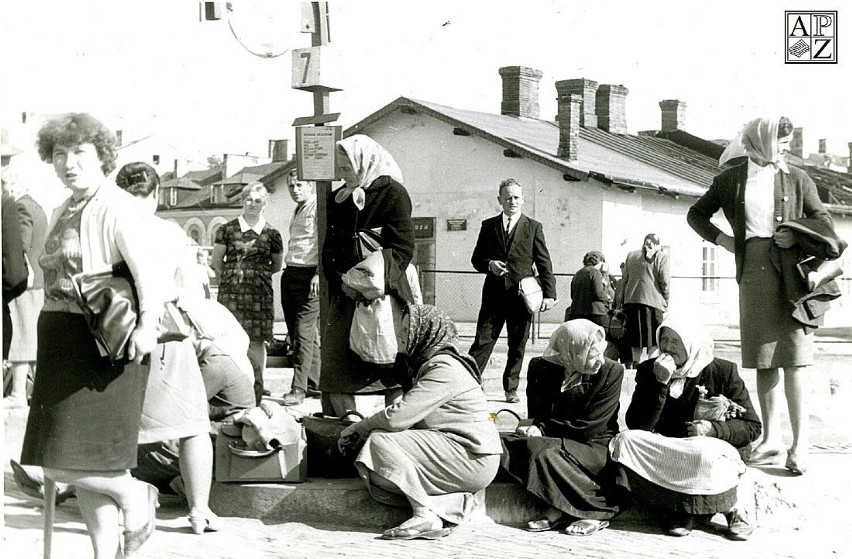 Lata 60. ub. wieku. Dworzec PKS w Zamościu. Fotografię...