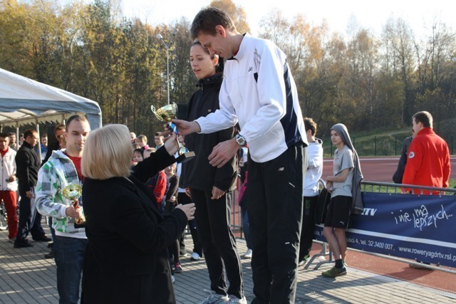 Ruda Śląska: Święto Niepodległości uczczono podczas biegów i maratonu nordic walking