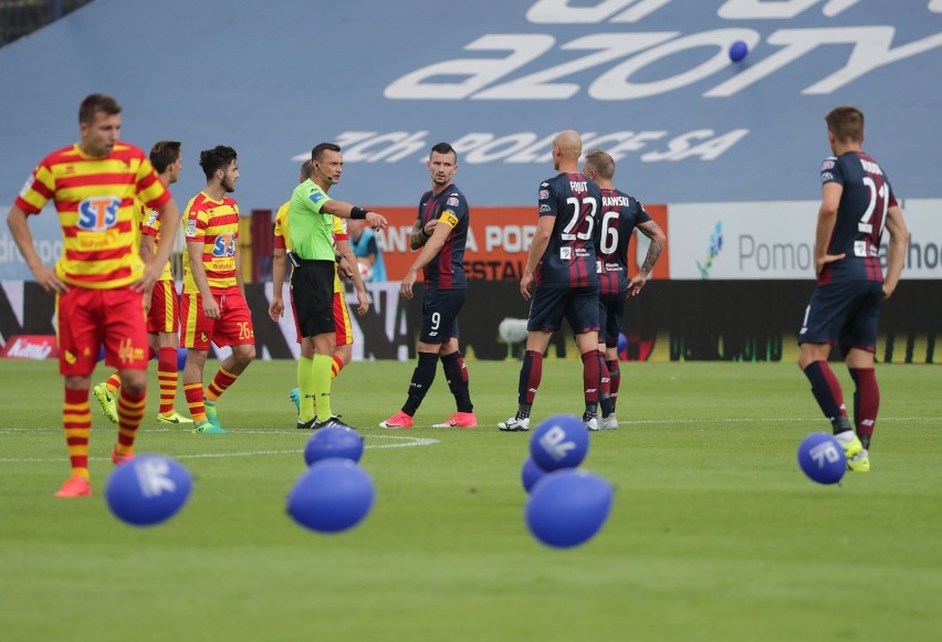 Balony na meczu Pogoni Szczecin z Jagiellonią Białystok.