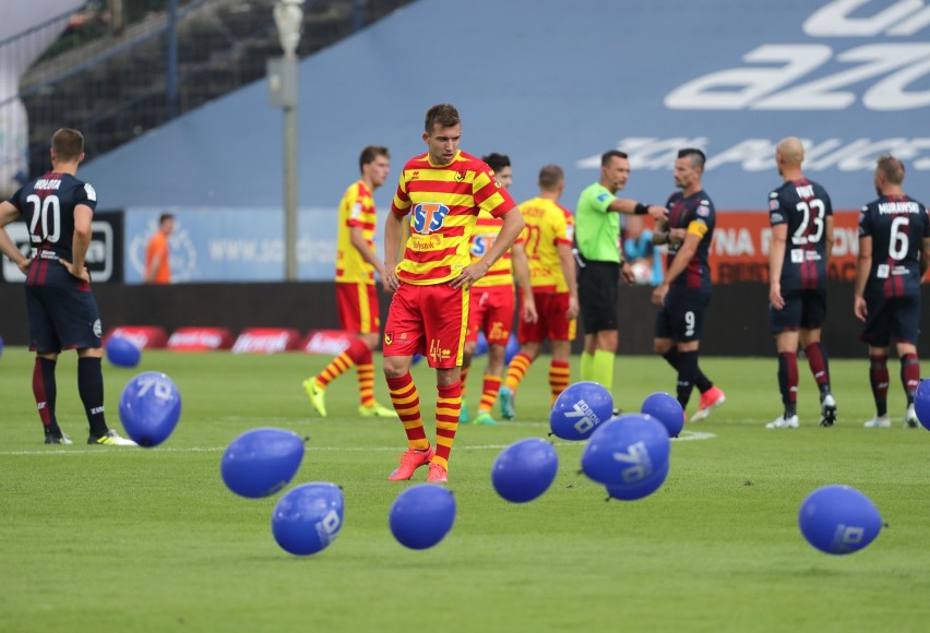 Balony na meczu Pogoni Szczecin z Jagiellonią Białystok.