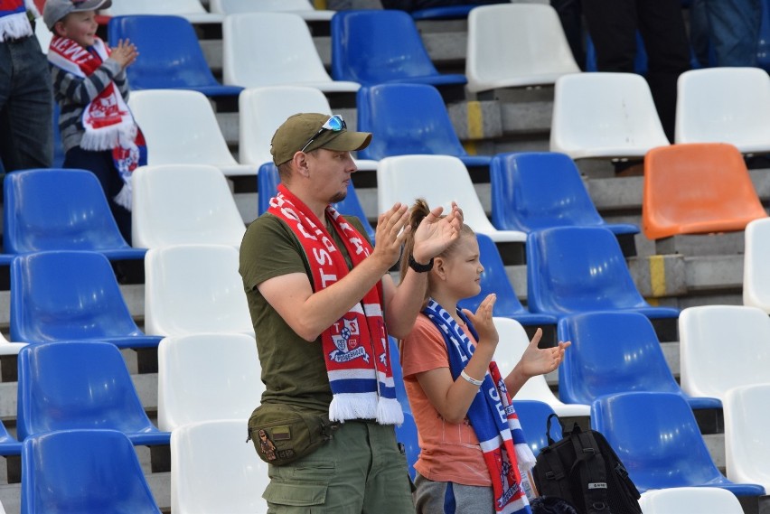 Podbeskidzie - Resovia ZDJĘCIA KIBICÓW Fani Górali głośno wspierali swój zespół, który wygrał mecz w osłabieniu. Prawie 3.000 fanów