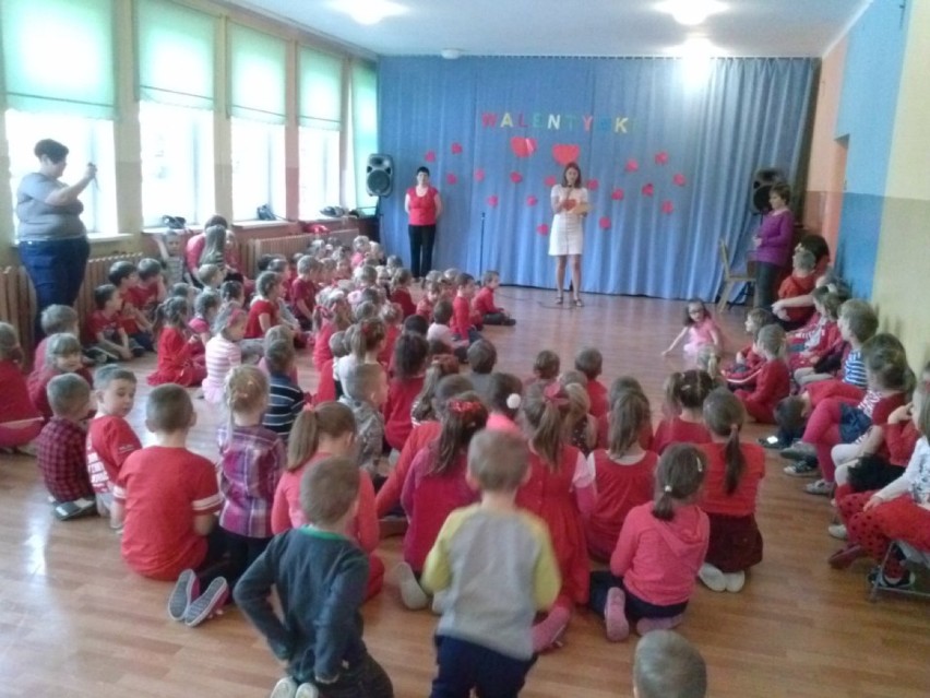 Bal walentynkowy w przedszkolu w Porębie