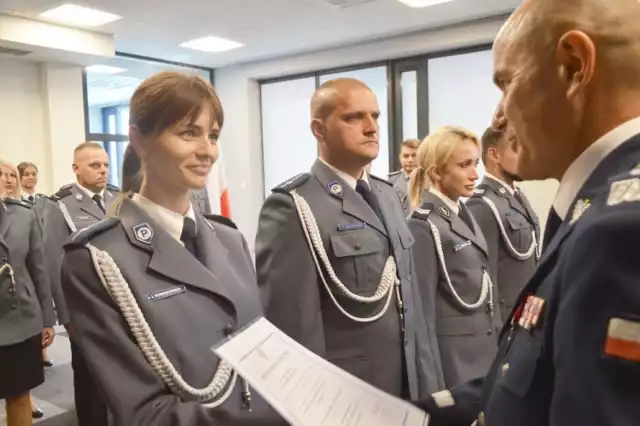 Skarżyscy policjanci w dniu swojego święta otrzymali awanse na wyższe stopnie. Zobacz zdjęcia z uroczystości >>>