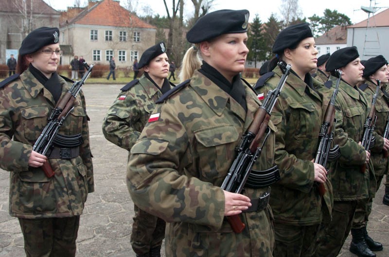 Kobiety szturmują bramy Centrum Szkolenia Marynarki Wojennej w Ustce | Ustka  Nasze Miasto