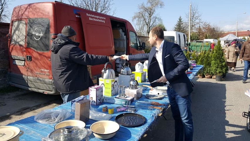 Tomasz Frankowski na ryneczku w Bielsku Podlaskim