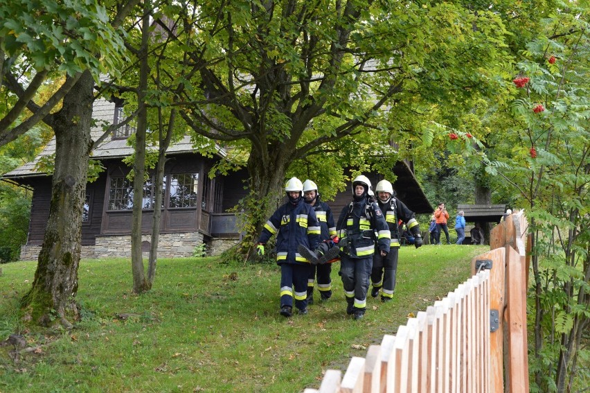 Poręba Wielka. Ogień w "Orkanówce". Strażacy z miejscowych OSP ćwiczyli akcje ratowniczo-gaśniczą