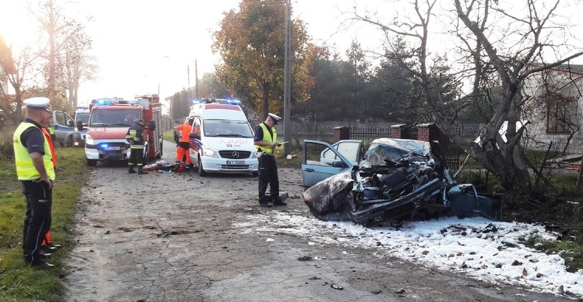 Wypadek w gm. Rząśnia. Kierowca w stanie ciężkim trafił do szpitala w Łodzi