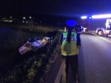 Wypadek w Podaninie. Samochód osobowy zderzył się z ciężarówką, ucierpiała młoda kobieta