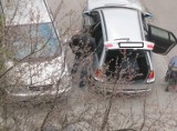 Os. Nałkowskich: Uszkodził auto i odjechał (zdjęcia)