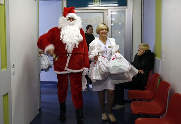 Legnica: Mikołaj w szpitalu(ZDJĘCIA)