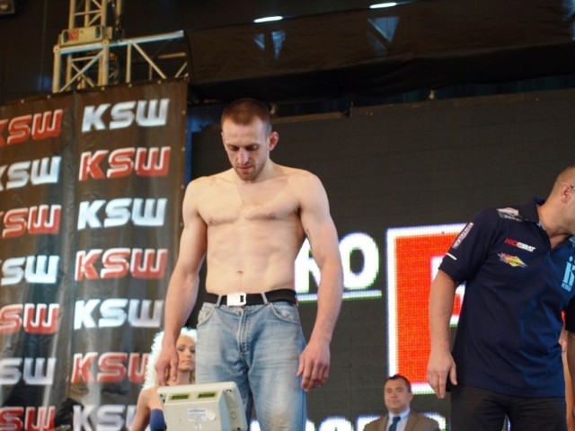 W nieoficjalnym ważeniu Marcin Naruszczka wni&oacute;sł na wagę 84 kilogramy. Fot. Mariusz Michalak