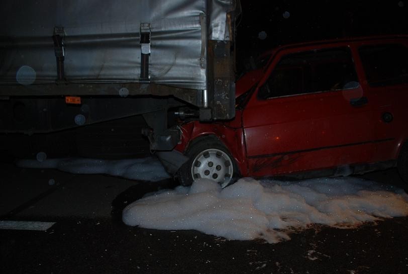 KPP Kwidzyn: Maluchem uderzył w ciężarówkę. Miał ponad 2 promile alkoholu
