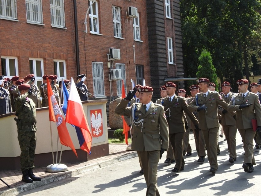 Święto Wojsk Lądowych i otwarcie nowego klubu na os. Nowy...