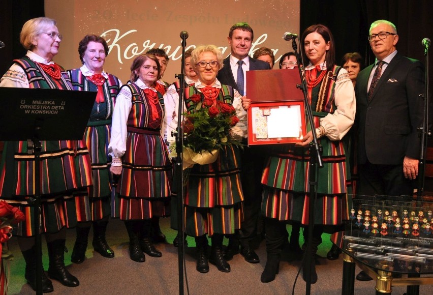  „Korniczanka” ma 20 lat. W Końskich były gratulacje, życzenia, tort i jubileuszowy koncert [ZDJĘCIA, wideo]