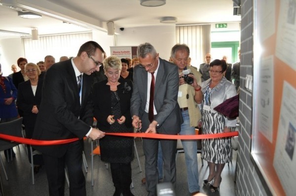 Nowoczesna biblioteka we Włodawie jest już oficjalnie otwarta. Na uroczystości pojawili się przedstawiciele władz wojewódzkich i miejskich, jednostek samorządowych, duchowni i czytelnicy.