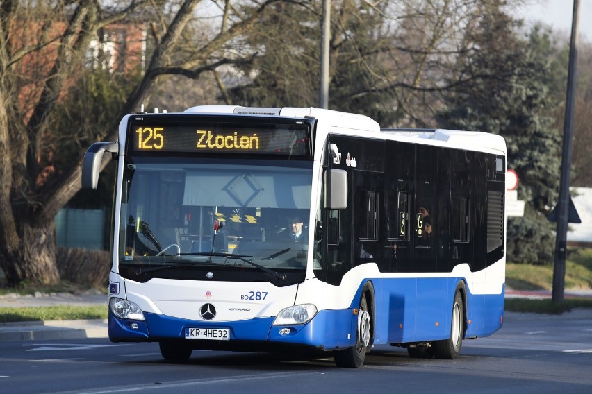 Kraków. Nowa linia i 70 autobusów więcej, by uniknąć w pojazdach zagrożenia koronawirusem