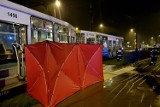  Śmiertelny wypadek w Łodzi. Mężczyzna wpadł pod tramwaj na Wyszyńskiego [FOTO, FILM]