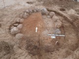 Szczątki dwóch osób, fragmenty siekier, zbiór ceramiki: Wyjątkowe odkrycie archeologiczne na budowie obwodnicy Wronek