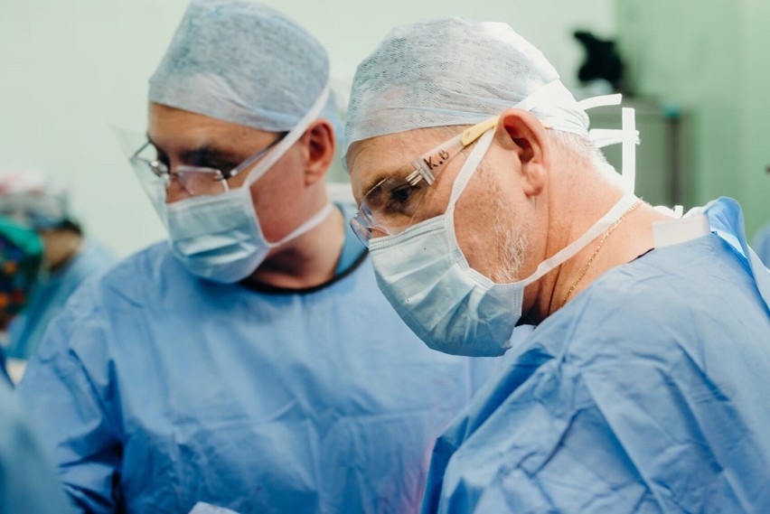 Pionierska operacja w Szpitalu Miejskim w Gliwicach. Lekarze wszczepili pacjentce endoprotezę 3D