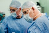 Pionierska operacja w Szpitalu Miejskim w Gliwicach. Lekarze wszczepili pacjentce endoprotezę 3D