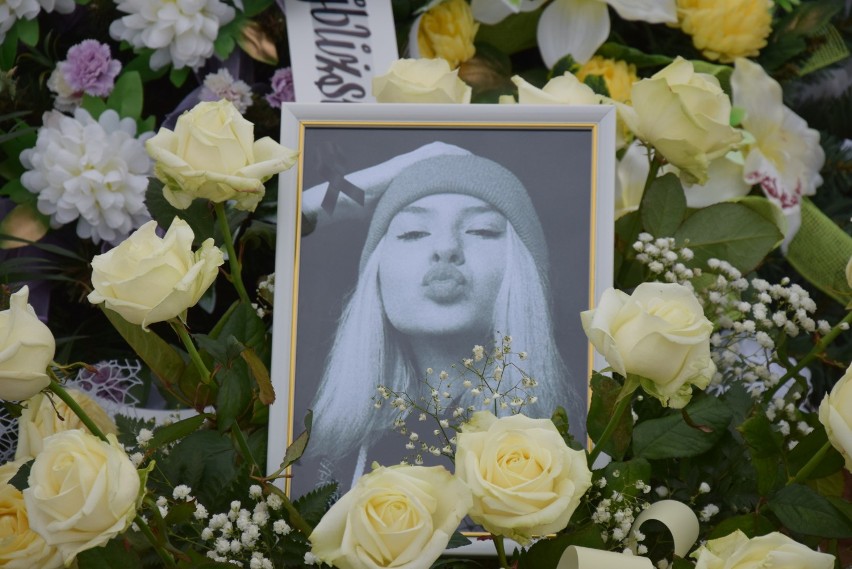 Pogrzeb 15-letniej Wiktorii z Dąbrowy Białostockiej. Licealistkę i bokserkę pożegnali najbliżsi i przyjaciele