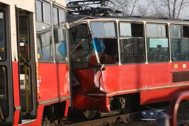 Wypadek tramwajów w Bydgoszczy na Rondzie Toruńskim. Trzy osoby ranne